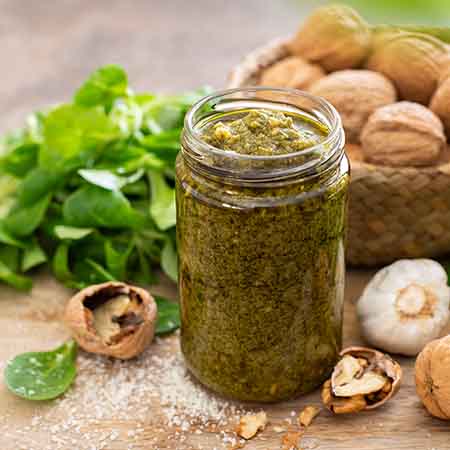 Pesto di valeriana e noci