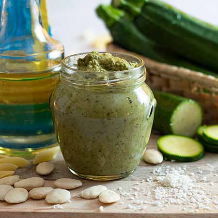 Pesto leggero di zucchine e mandorle