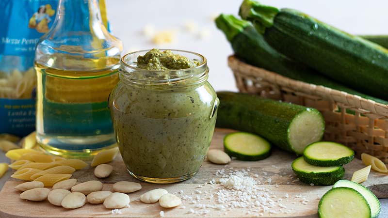 Pesto leggero di zucchine e mandorle