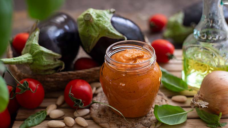 Pesto pomodori, melanzane e mandorle