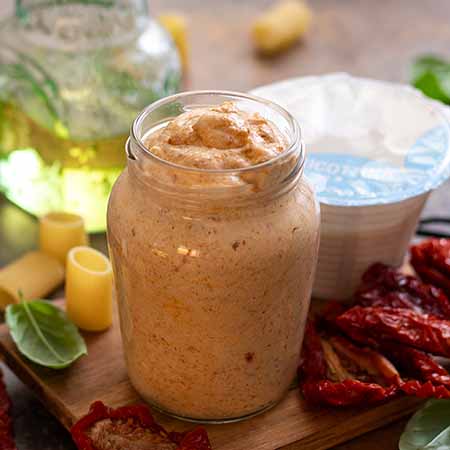 Pesto rosso di ricotta e pomodori secchi