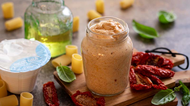 Pesto rosso di ricotta e pomodori secchi