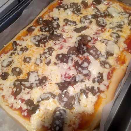 Pizza funghi e formaggio