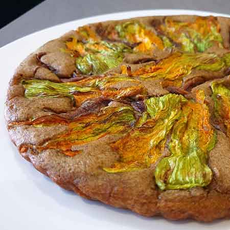 Pizza integrale fiori di zucca e alici