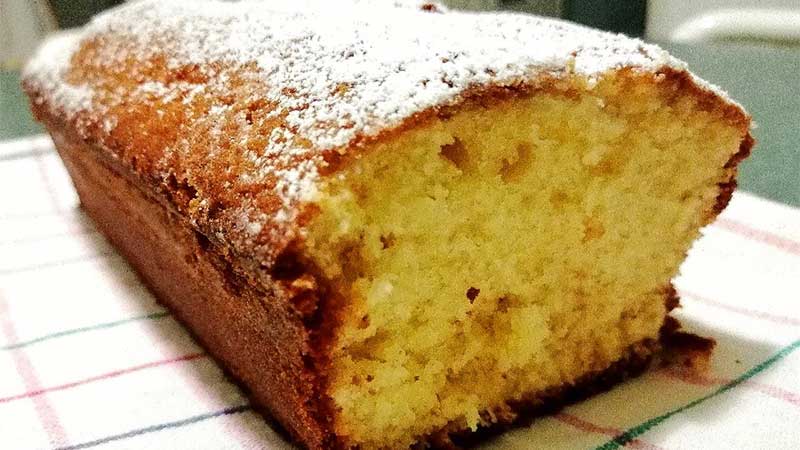 Plumcake all'arancia e yogurt senza lattosio