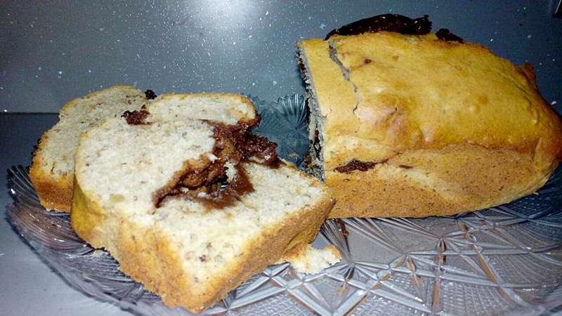 Plumcake alle noci con cuore al cioccolato