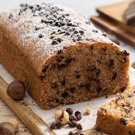 Plumcake integrale con nocciole e gocce di cioccolato