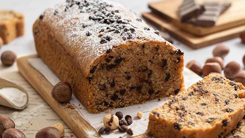 Plumcake integrale con nocciole e gocce di cioccolato