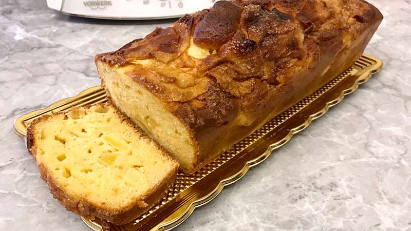 Plumcake mele e yogurt