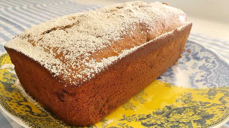 Plumcake yogurt gocce di cioccolato e banana