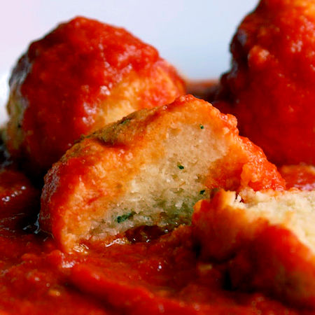 Polpette di ricotta al sugo