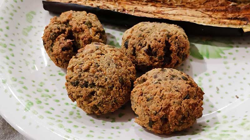 Polpette di tofu e olive verdi al forno