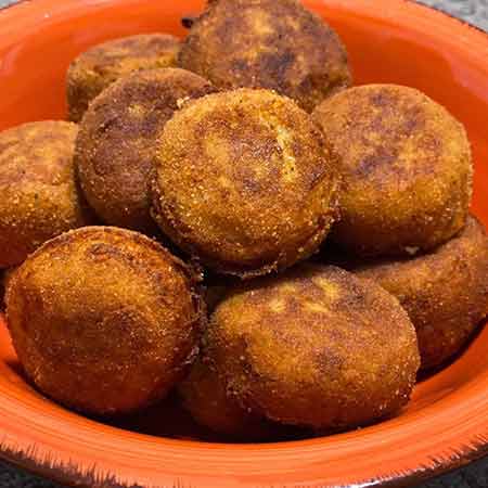 Polpettine di casatella ed erbe aromatiche