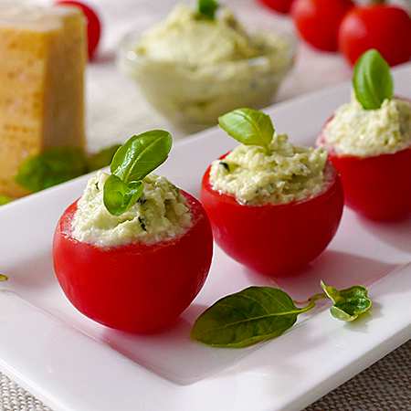 Pomodorini ripieni al pesto