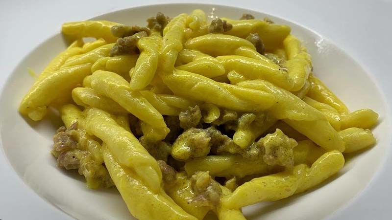 Ragù bianco di salsiccia e zafferano