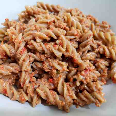 Ragù di salsiccia con peperoni e noci