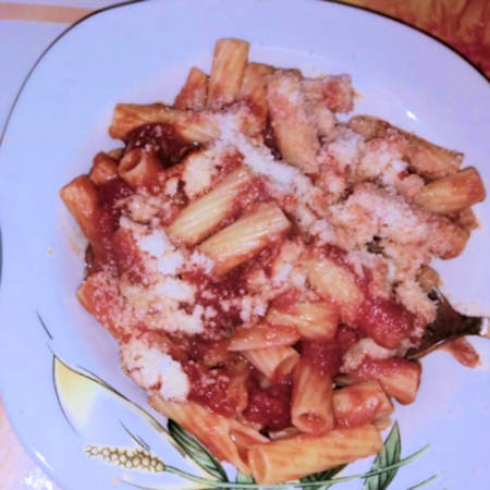 Ragù con salsiccia intera