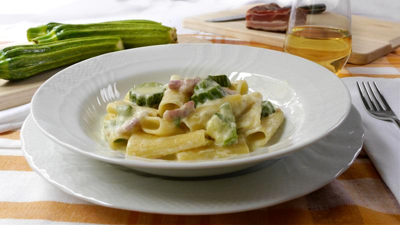 Rigatoni pancetta, zucchine e panna