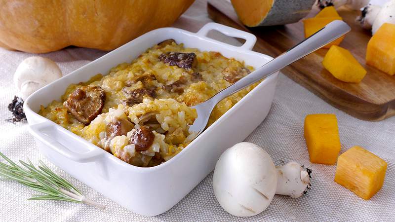 Riso al forno zucca salsiccia e funghi