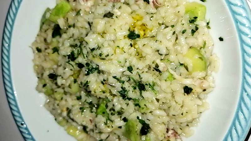 Risotto con calamari e zucchine (per 1 persona)