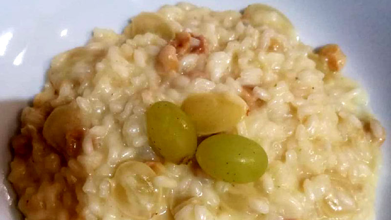 Risotto con nocciole gorgonzola e uva