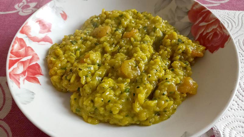 Risotto zucchine gamberetti e zafferano