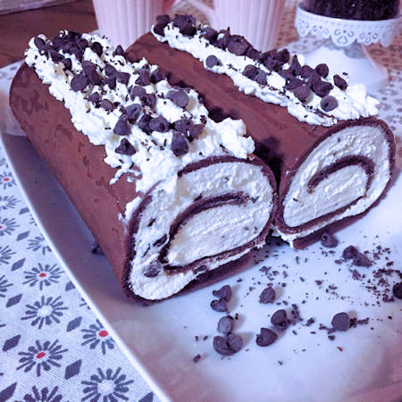 Rotolo al cacao mascarpone e gocce di cioccolato