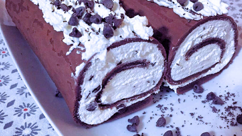 Rotolo al cacao mascarpone e gocce di cioccolato