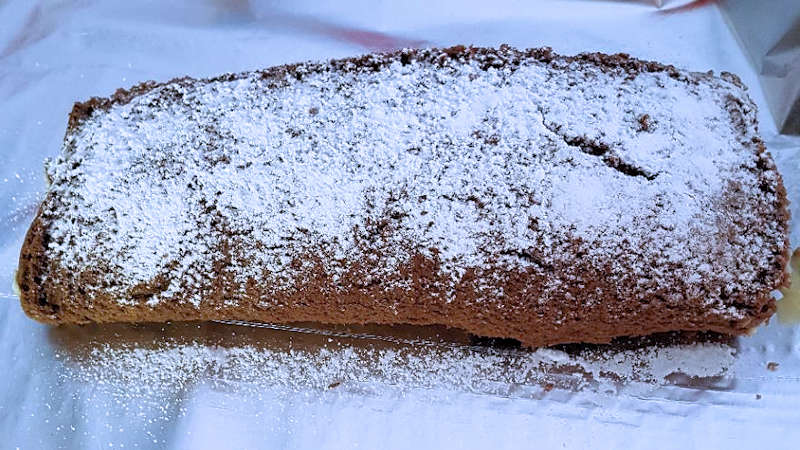 Rotolo al cacao con crema alla cannella