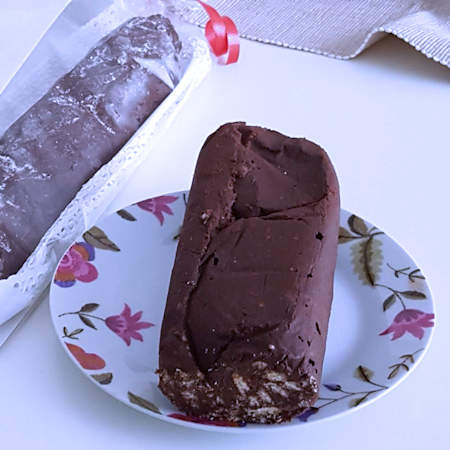 Salame di cioccolato con nocciole e mandorle