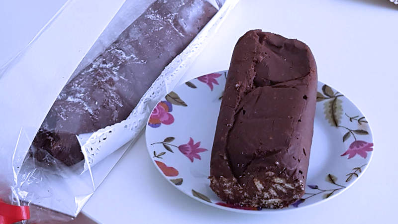 Salame di cioccolato con nocciole e mandorle