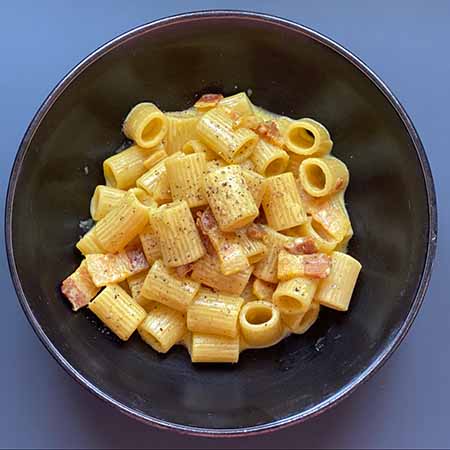 Salsa guanciale, panna e zafferano