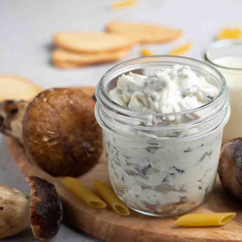 Salsa veloce yogurt e funghi