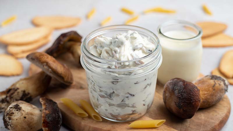 Salsa veloce yogurt e funghi