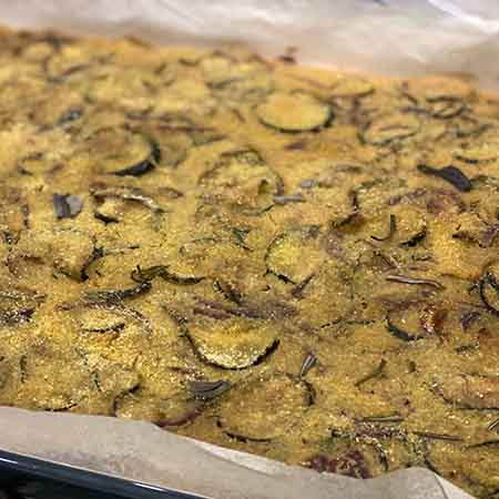 Scarpaccia alle zucchine e cipolle