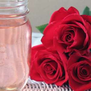 Sciroppo alimentare alle rose