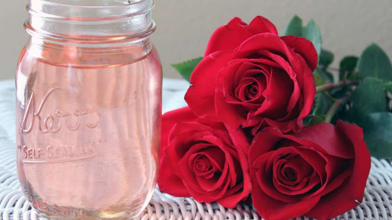 Sciroppo alimentare alle rose