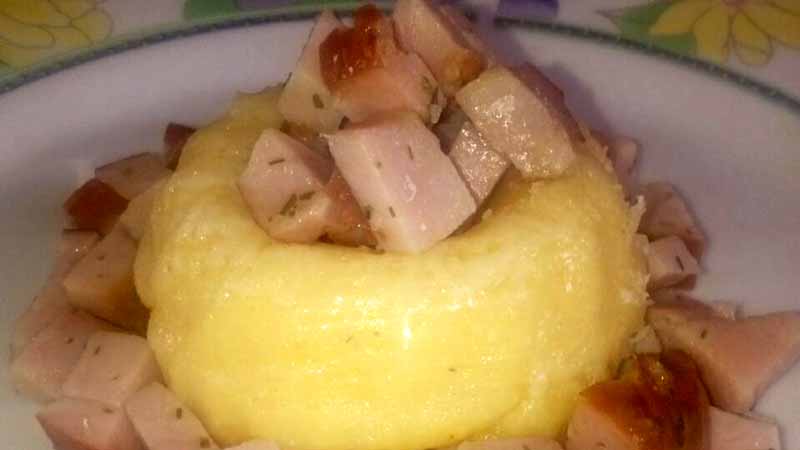 Sformatini di polenta e prosciutto