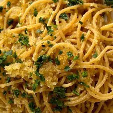 Spaghetti aglio, olio e mollica