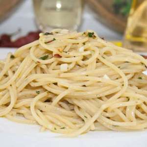 Spaghetti aglio olio e peperoncino