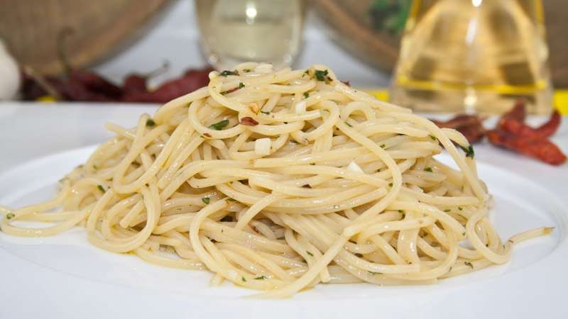 Spaghetti aglio olio e peperoncino