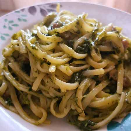 Spaghetti con cime di rapa e salsiccia