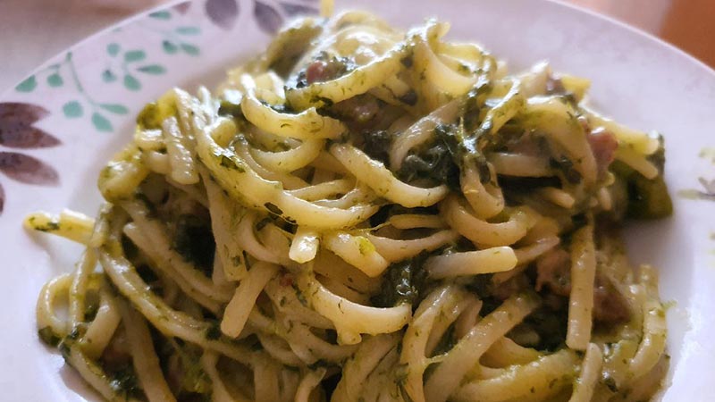 Spaghetti con cime di rapa e salsiccia