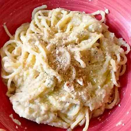 Spaghetti con crema di cavolfiore e nocciole