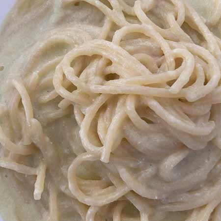 Spaghetti con crema di zucchine e stracciatella