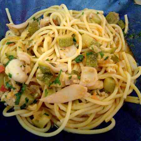 Spaghetti con seppioline e zucchine