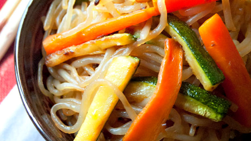 Spaghetti di riso con verdure