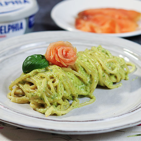 Spaghetti in crema di zucchine e salmone