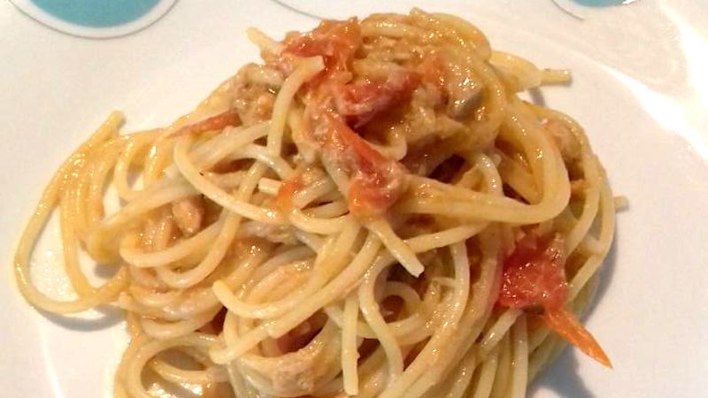 Spaghetti risottati con tonno e pachino