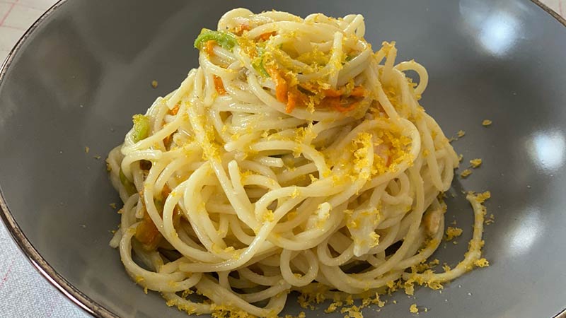 Spaghetti risottati fiori di zucca e bottarga